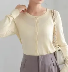 クリーム色 ボタン付きカーディガン
