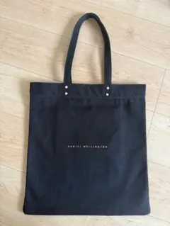 【新品未使用】ダニエルウェリントン　キャンバストートバッグ(BK)のサムネイル