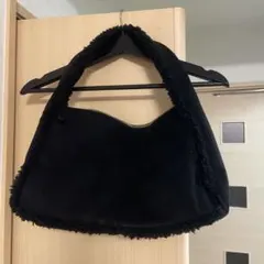 黒いファー風ハンドバッグのサムネイル