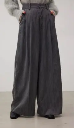 グレー ストライプ ワイドパンツ