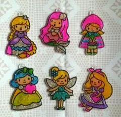 ハンドメイド　メルヘンキャラクターキーホルダー　6個セット