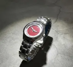 クォーツ腕時計 シルバー レッド文字盤 ブレスレットタイプ　Y2K