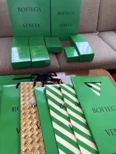 BOTTEGA VENETA ショップ袋とボックス多数2025年