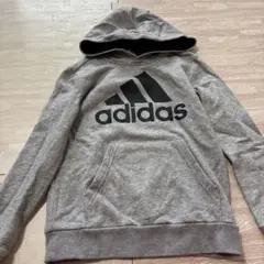 adidas グレー フード付きパーカー