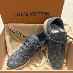 VUITTON スニーカーのサムネイル