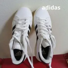 adidasアディダス　ホワイト　スニーカー　カモフラ柄　24.5