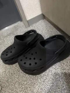 crocs クロックス サンダル 黒 厚底のサムネイル