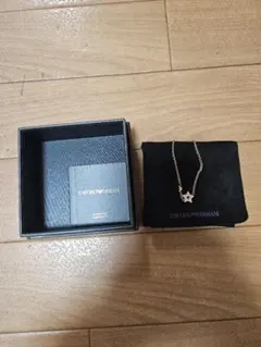 EMPORIO ARMANI 星形ペンダント ネックレス