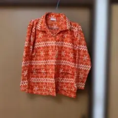 オレンジ模様入り長袖シャツ