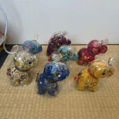 花柄の布製象のぬいぐるみ
