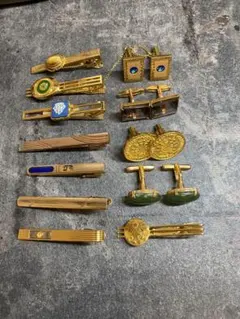 ネクタイピン、シャツボタン