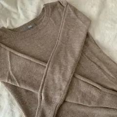 UNIQLO ベージュ ニット 長袖　セーター