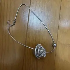 バラデザイン シルバーチョーカー