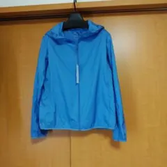 た670 新品✴️UNIQLO ポケッタブルUVカットパーカ ブルー Mのサムネイル
