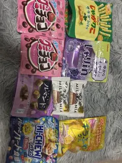 お菓子・グミ・チョコ 詰め合わせ 8点セットのサムネイル