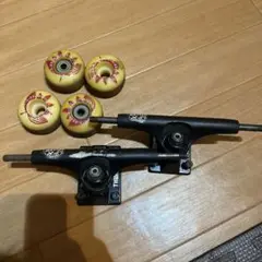 THUNDER スケートボードトラックとホイールセット