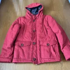 赤いフード付きコート