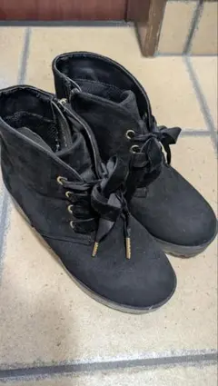 リボン付きブラックスエードブーツ　22センチ