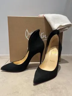 美品　Christian Louboutin スエード パンプス 35.5 黒のサムネイル