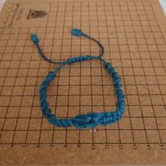 青色編み込みブレスレット
