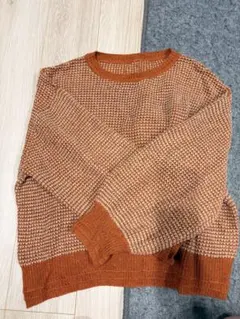 オレンジニット