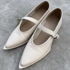 【FABBY FABBY】オフホワイトのフラットパンプス