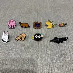 キャラクター ピンバッジ 10個セット - メルカリ