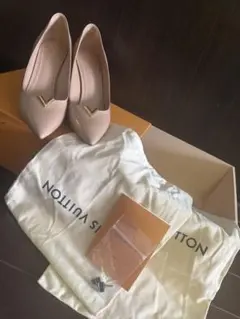 Louis Vuitton ベージュ ポインテッドトゥパンプスのサムネイル