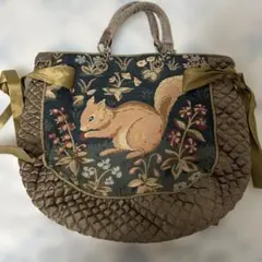 リス刺繍キルティングハンドバッグ