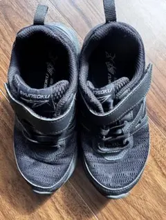 ブラック スニーカー 瞬足　19.5㎝