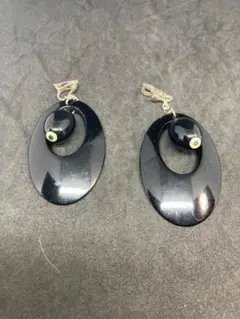 ブラックオーバルデザインノンホールピアス
