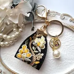 ⭐3275⭐❣️大人可愛い華やかアクセ❣️オリジナル✴インド刺繍バッグチャーム