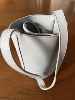 ライトグレー ショルダーバッグ