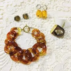 (匿名発送)鼈甲風アクセサリー　と　琥珀風ピアス　セットのサムネイル