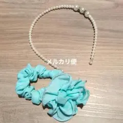 パール風カチューシャ&エメラルドグリーンシュシュセット