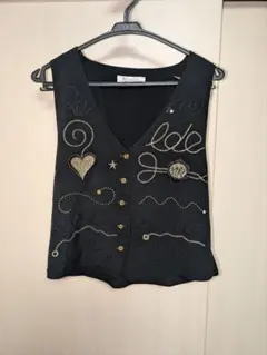刺繍入りブラックベスト
