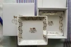 【新品未使用】COACH　コーチ　 お皿ニ枚セット おしゃれなデザイン 美しい品のサムネイル