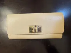 FURLAベージュ レザー 長財布