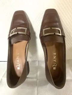 Diana ブラウンバックルローファー 太めのヒールで安定感