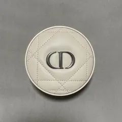 Dior ディオールスキンフォーエヴァークッションパウダー　ミネラルグロウ