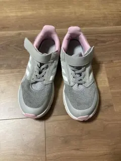 22.5 アディダス　スニーカー　キッズ　ランニングシューズ　女の子