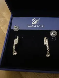 未使用 Swarovski ピアス /クリスタル/ロジウムコ－ティング - メルカリ