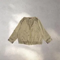 サテン調　ノーカラージャケット シャーリング オリーブ M ギミック 七分袖