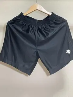 デサント黒のバレーボールパンツ