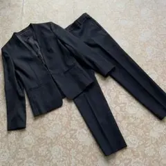 ノーカラースーツ