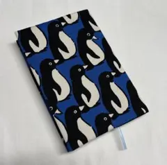 ブックカバー 文庫本サイズ ペンギン柄 北欧風 しおり付き ハンドメイド.95