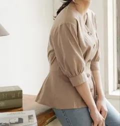 Vネックボタン付きパフスリーブシャツ【新品】