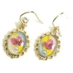 本物のお花をドライフラワーにしてピアスに閉じ込めたヨーロピアン調のリアルフラワー