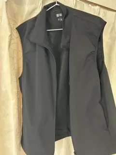 ユニクロ　ブラック ナイロン ベスト　Lサイズ