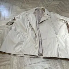 新品　ベージュ ノーカラー 合成皮革ジャケット